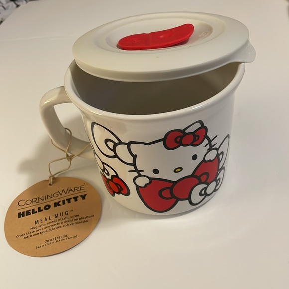 Corningware Hello Kitty 20-ounce Meal Mug with Lid - Picture 3 of 4